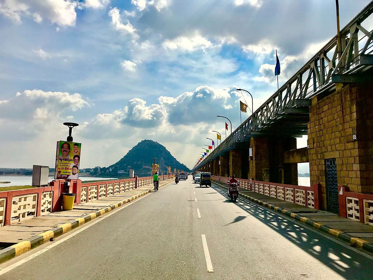 Prakasam_Barrage_from_Vijayawada